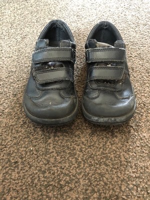clarks school shoes size 9
