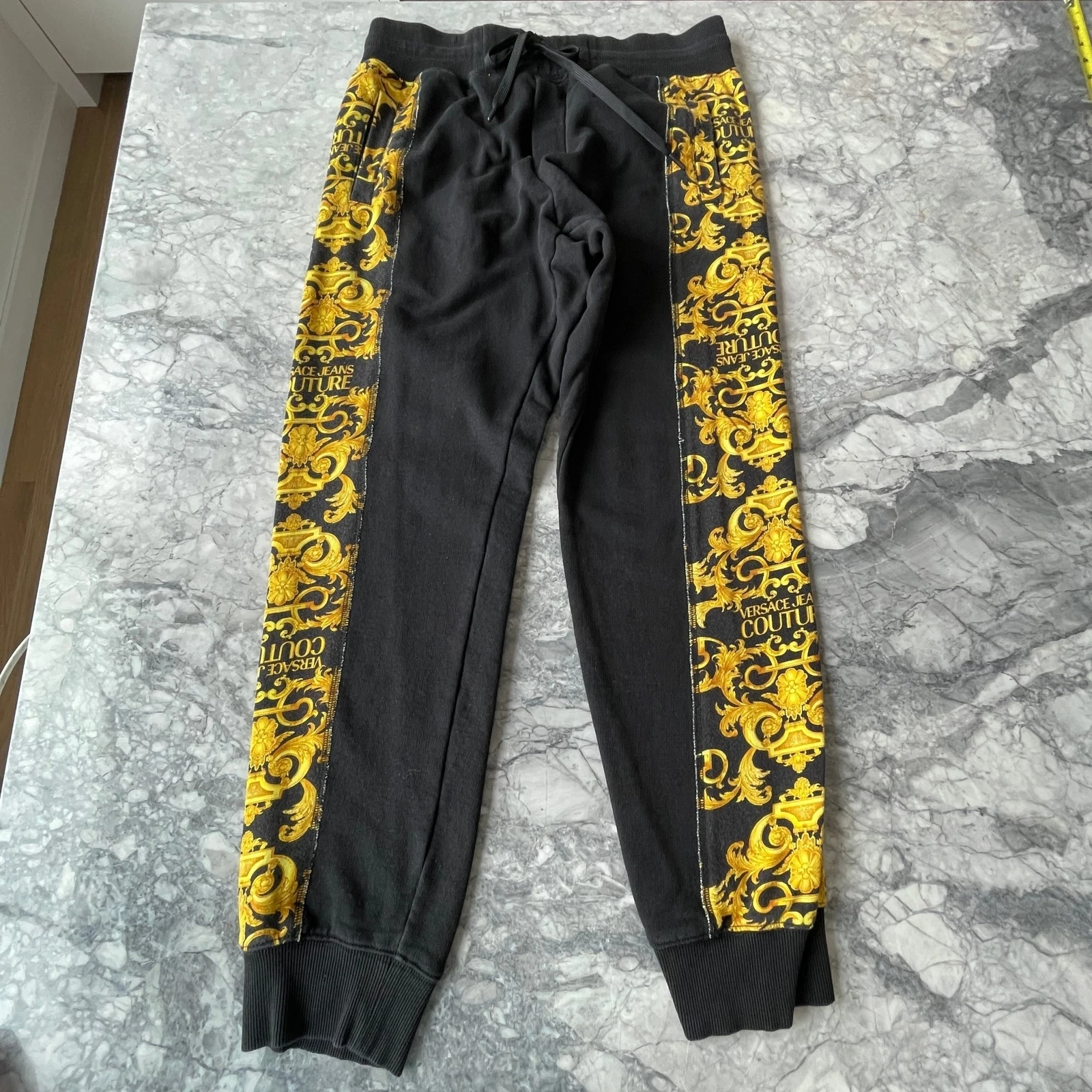 Versace Jeans Couture Set Pantaloni con Cappuccio e Felpa Nero Oro Large