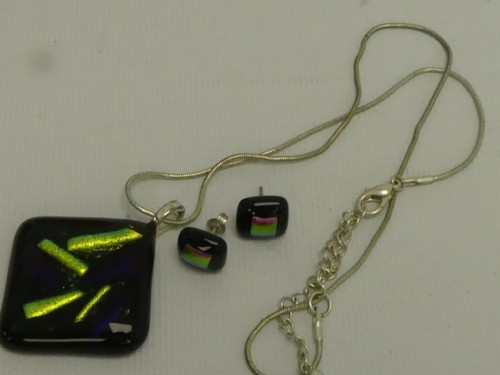 (ref288CI) Lovely Glass Necklace and Earrings - Picture 3 of 5