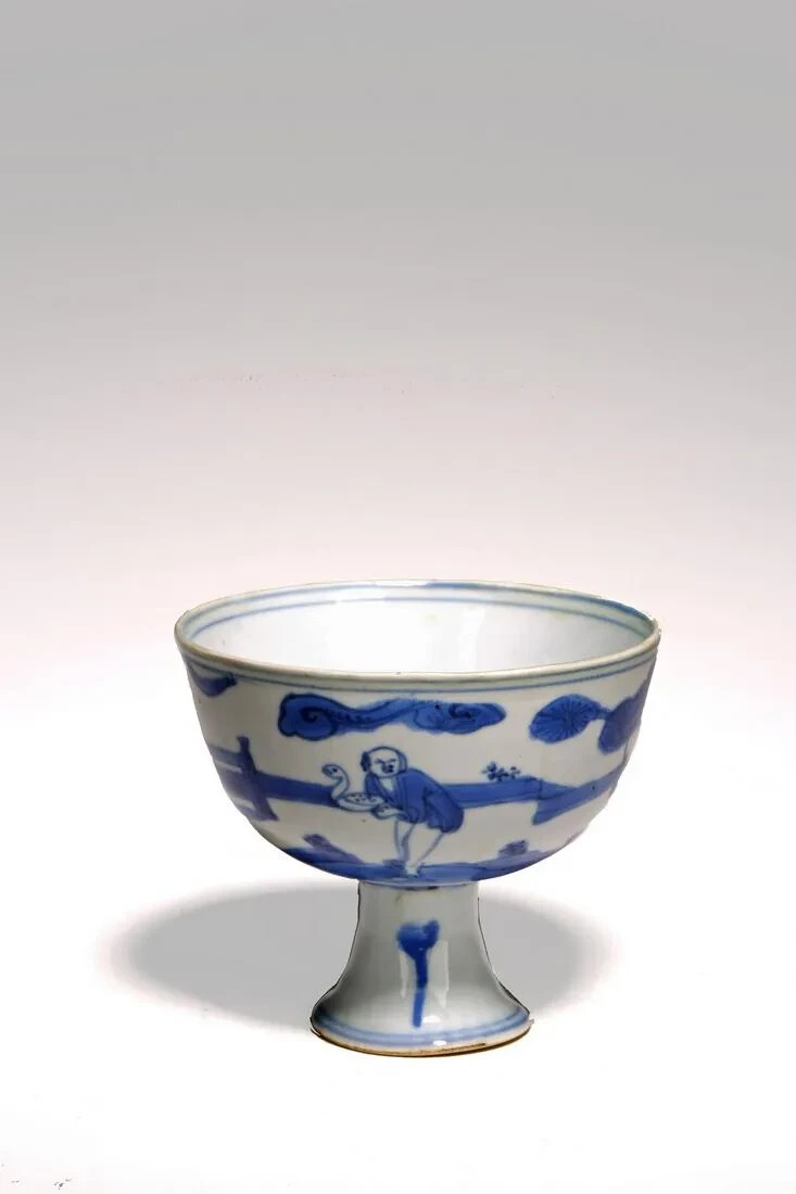 Rare Chinese Blue and White Figural Stem Cup (Ming Dynasty) 大明成