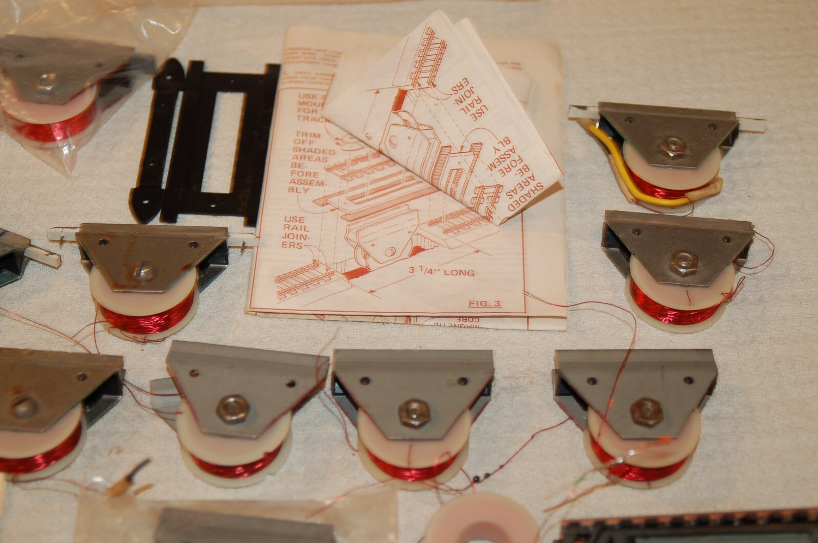 LARGE PARTS LOT OF VINTAGE KAYDEE THRU THE TRACK DELAYED ACTION