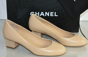 low heel round toe pumps