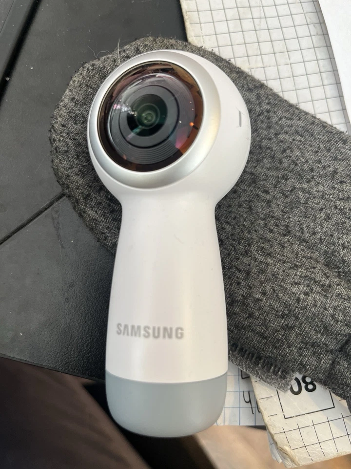 SAMSUNG Gear 360 (2017 Edition) Spherical Cam 360° 4K Camera - White SM-R210 - Image 2 of 4