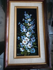 Bellissimo dipinto ad olio bianco e blu pastello, con eleganti soggetti floreali.