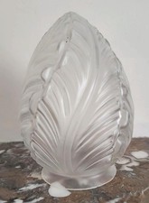 Globe art déco forme obus en verre dépoli