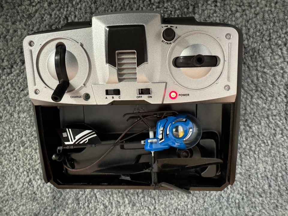 Remote Controller Helicopter - Doesn't Charge --Please read detailed description - Image 2 of 4