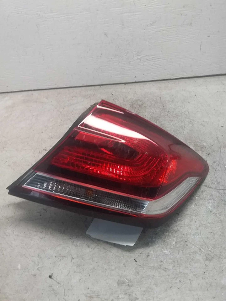 Used Right Tail Light Assembly fits: 2014 Honda Civic Sdn 1.8L quarter panel mou Foto 2 de 4