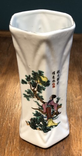Vintage 8 1/2" Tall Asian Chinese Poetry Porcelain Geisha Hexagon Shaped Vase - Picture 6 of 9
