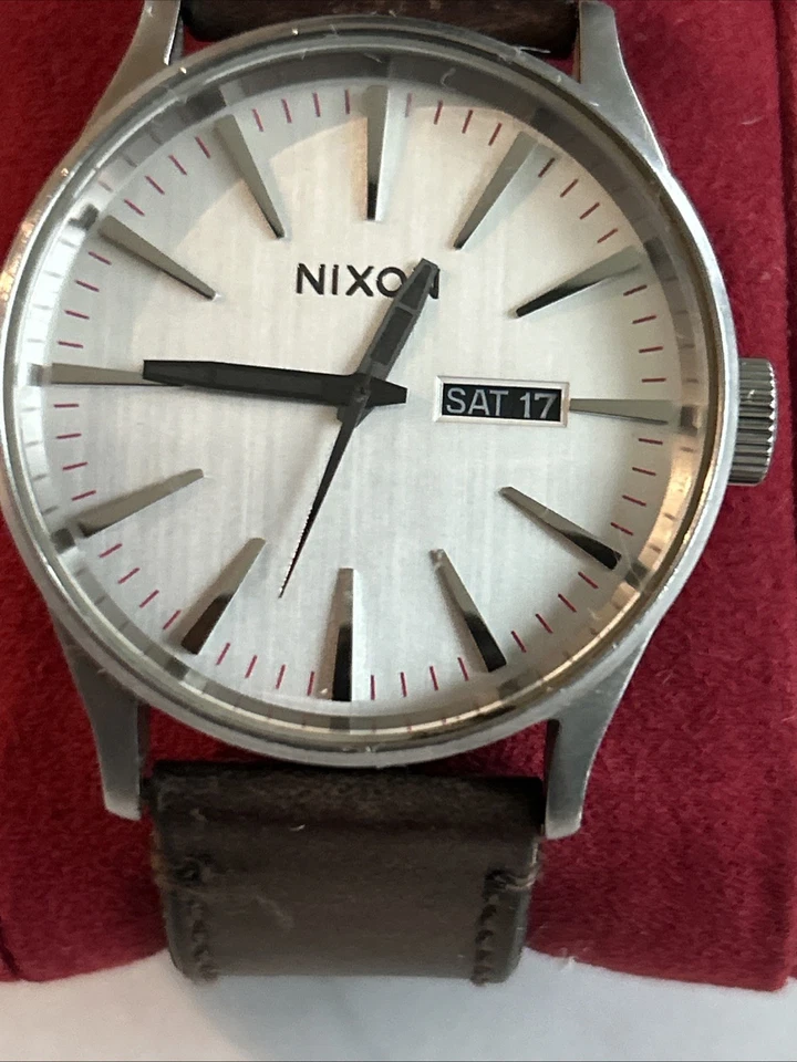 Reloj para hombre Nixon Sentry cuero plata/marrón esfera plateada” Foto 4 de 4