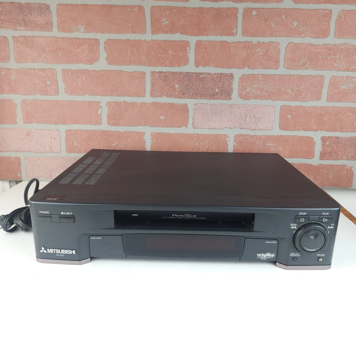 Magnétoscope Mitsubishi HS-F5601V VHS - Pour Pièces Détachées (ne Charge Pas La Cassette)
