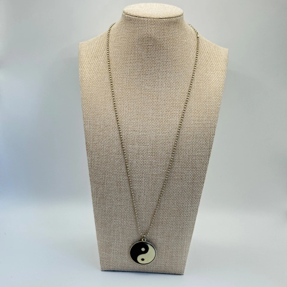 Collar Colgante Claires Yin Yang Y2K Años 90 Tono Plata Cadena Dije Joyería Foto 2 de 4