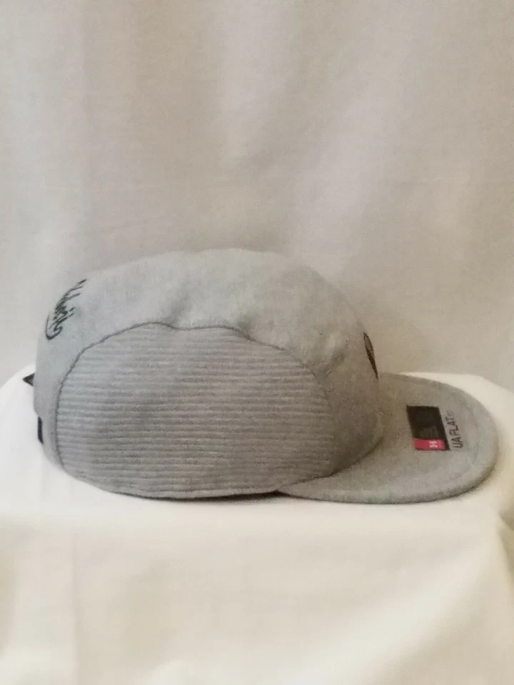 Gorra gris ajustable Under Armour UA Flat Fit Okalaji Foto 4 de 4