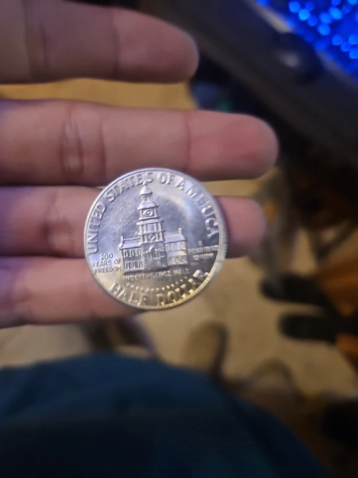 1776-1976 kennedy half dollar with error missing half of the E And R In LIBERTY. - Image 3 of 4