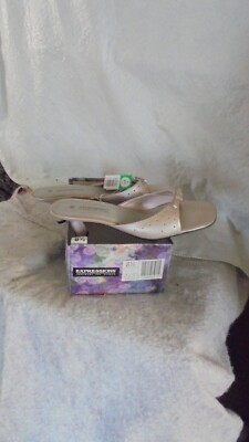 EXPRESSION, LILAC SLIDES, SANDALS. SIZE 81/2 M  NEW WITH  TAGS  DISPLAY 