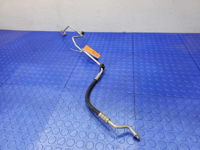 Manguera líquida aire acondicionado Chevy Silverado 1500 R134A 14-18 OEM 84148300 Foto 2 de 4