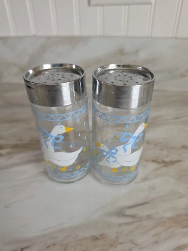 Vintage Anchor Hocking Farm Country Goose Glass Salt and Pepper Shakers