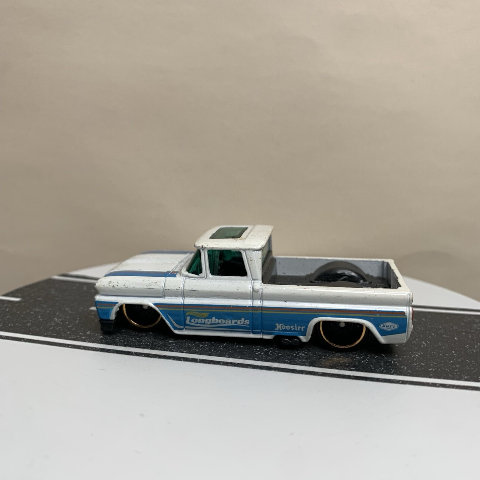 Hot Wheels Surf's Up Custom '62 Chevy Pickup Truck White/Blue “Longboards” 1:64