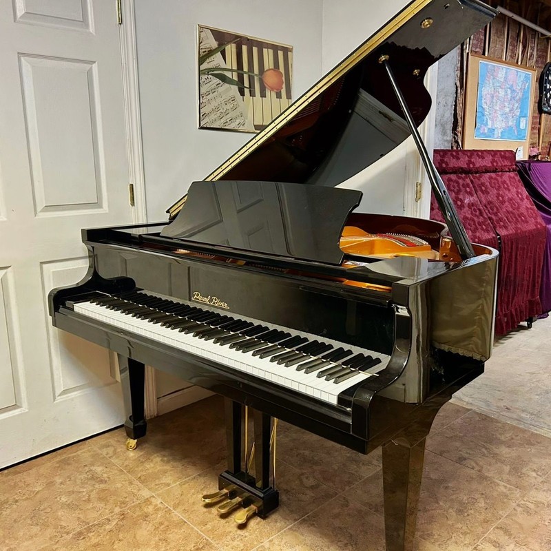 Pearl River Baby Grand Piano - Glossy Black, Sweet Sound