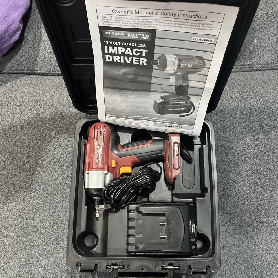 "Destornillador de impacto hexagonal inalámbrico Chicago Electric 18 voltios 1/4"" 1 batería incluida" Foto 2 de 4