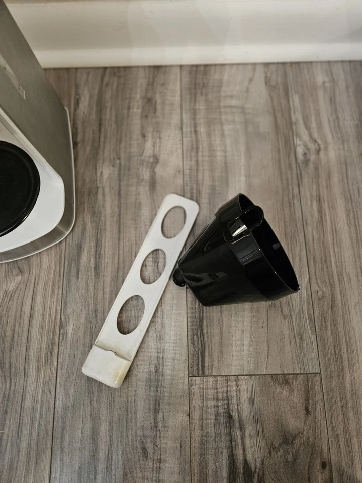 Cuisinart Coffee Maker, DCC-3200, White, Working, But Missing Carafe & Filter - Image 4 of 4