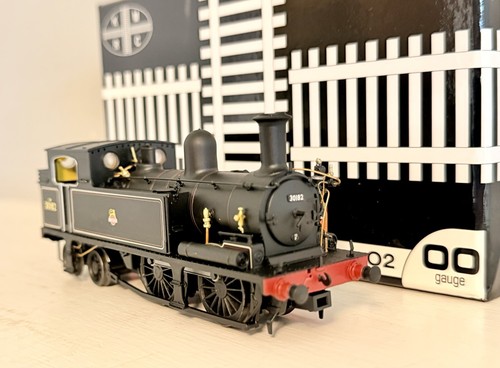 Kernow K2103 OO Gauge Adams O2 Tank BR schwarz frühes Emblem Pull-Push 30182 MIB! | Zustand: Used