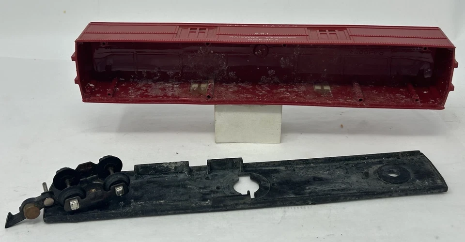 3 Vintage  American Flyer Lines Passenger Cars: 1-651, 2-650s, Need A LITTLE TLC - Image 4 of 4