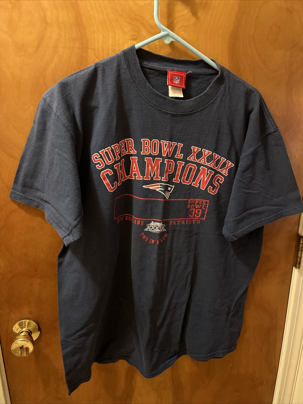 FILA Maglietta Grande Patriots NFL Two in a Row Super Bowl 39 Champions XXXIX cotone