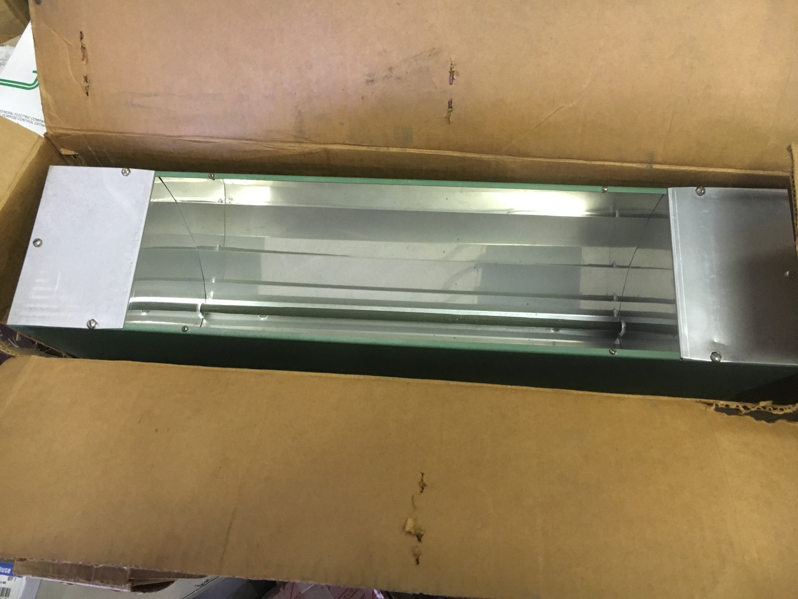 CHROMALOX SKM-6 NEW OLD STOCK 240V 630 WATT HEATER SEE PICTURES SHELF C6