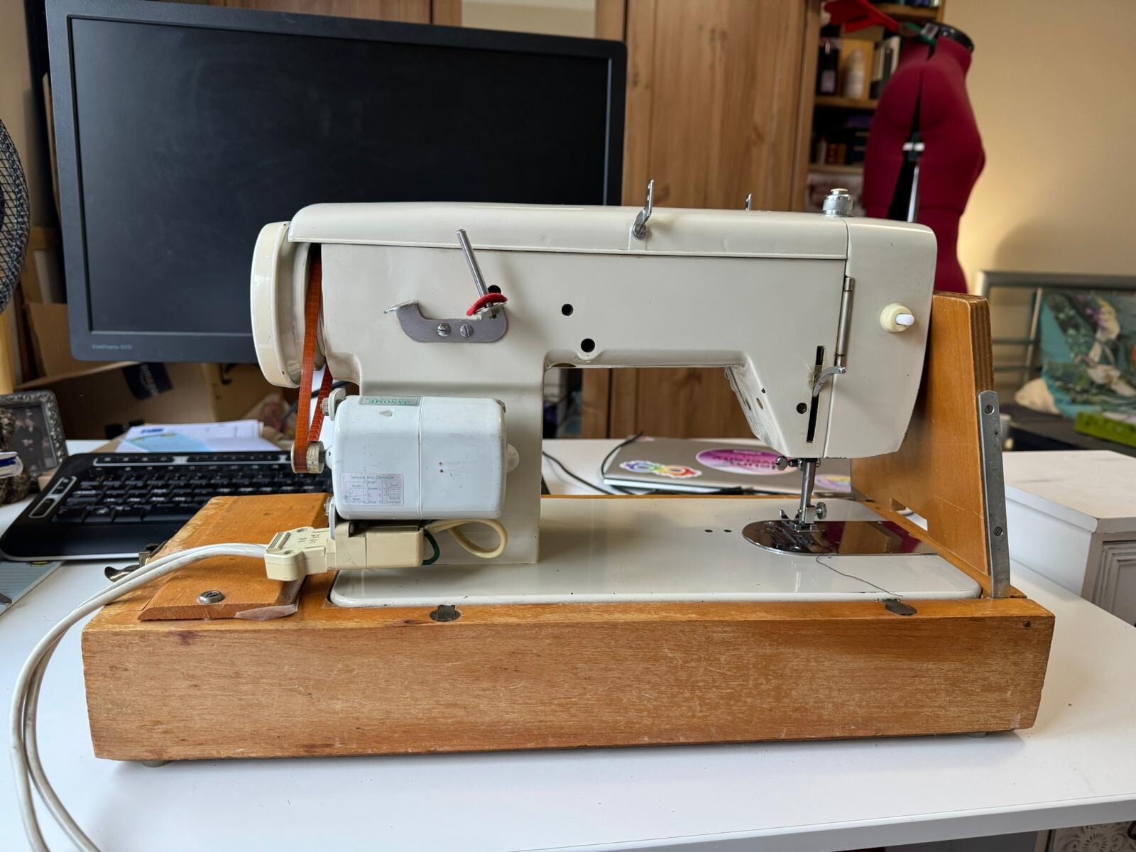NOVUM SEWING MACHINE ZIGZAG DELUXE NEW MARK IX eBay