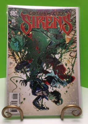 GOTHAM CITY SIRENS 15 MARCH COVER IVY HARLEY CATWOMAN 2010