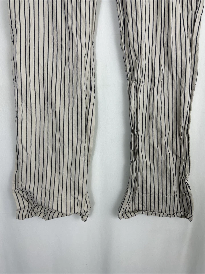 Pantalones cortos de tiro alto Cabi Style 5316 Tick Tock blancos azules a rayas para mujer talla 6” Foto 2 de 4