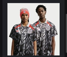 Camiseta Nike X PALACE INGLATERRA Copa Mundial GRIS PELTRE (Talla S) IM3198-052 ENVÍO GRATUITO