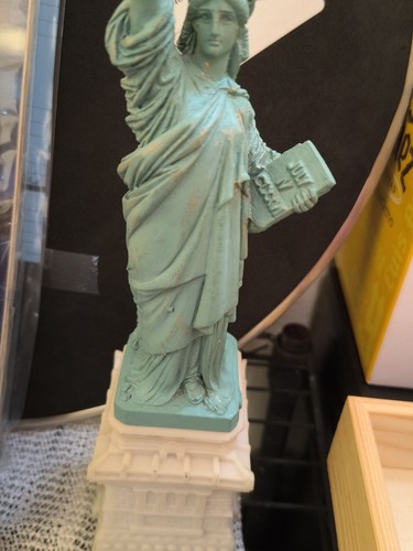 COBALT DESIGNED STATUE OF LIBERTY FIGURINE USA