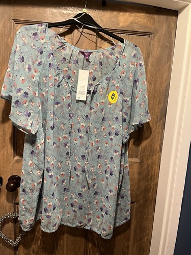 Ladies Top BNWT Size 28