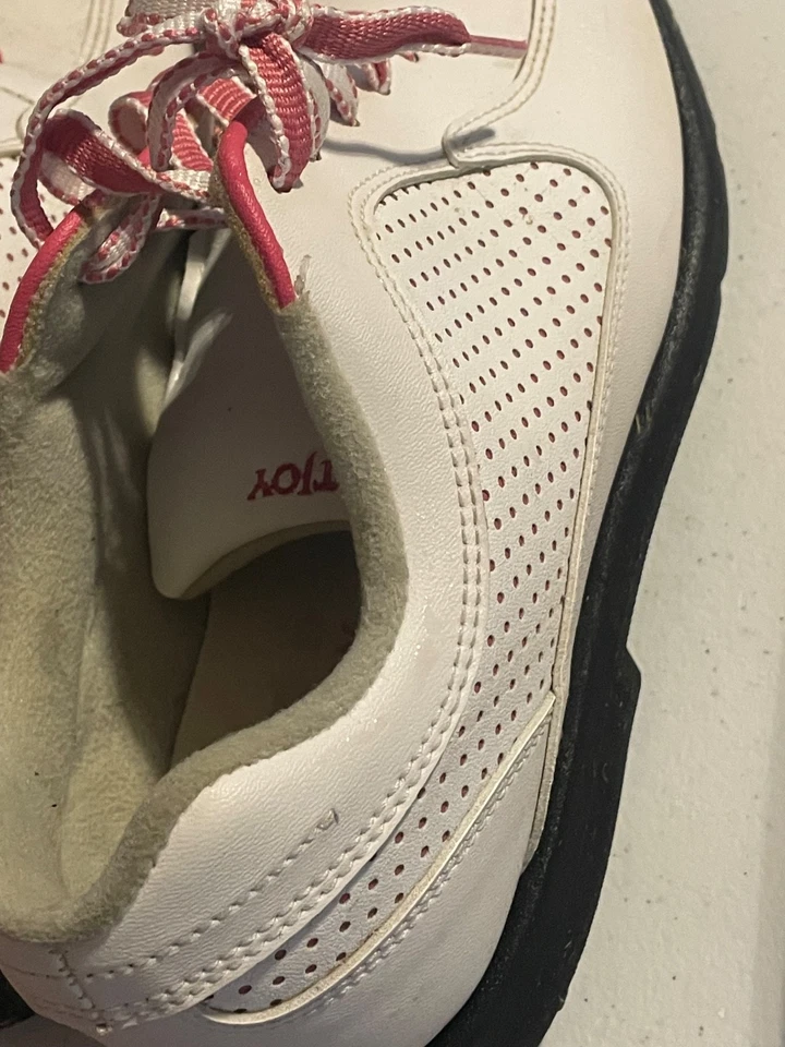 Usados en Excelente Condición FootJoy FJ Junior Zapatos de Golf Picos Rosa y Blanco, Juvenil Talla 6M Foto 4 de 4