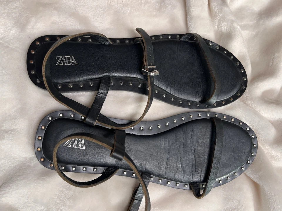 Sandalias Zara de cuero negras bloque con tachuelas talla 38 7,5 correa hebilla Foto 4 de 4