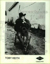 1998 Press Photo Musician Toby Keith, Guitar Player - sap11877