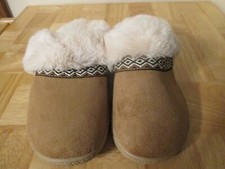 Isotoner Memory Foam Hoodback Comfort Clog Women Tan /Brown Slippers Size 8.5-9