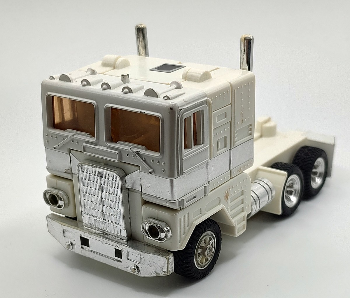 1986 Transformers G1 Ultra Magnus Action Figure [Cab Only
