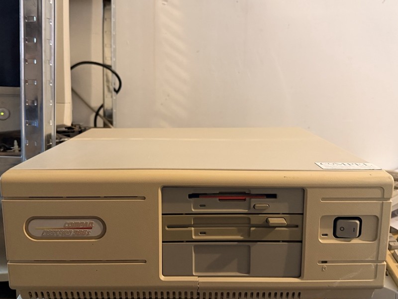 Vintage Compaq 386 DeskPro 386s 256VGA - In Need Of Slight Restoration Also HDD.