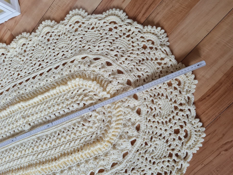 Teppich / gehäkelt, Handarbeit 137 x 90 cm - Bild 3 von 4