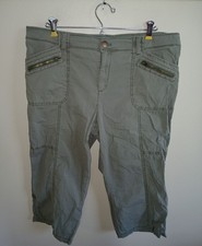Chico's Women's 2 Cargo Capri Pant Green Cotton Blend Zip Pockets