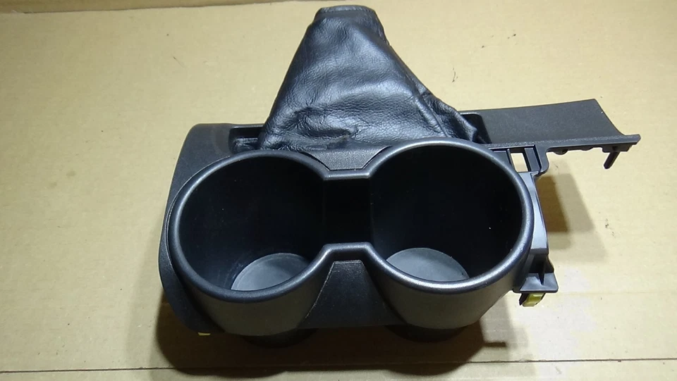 Portavasos consola central Scion TC 2011-2016 Foto 3 de 4