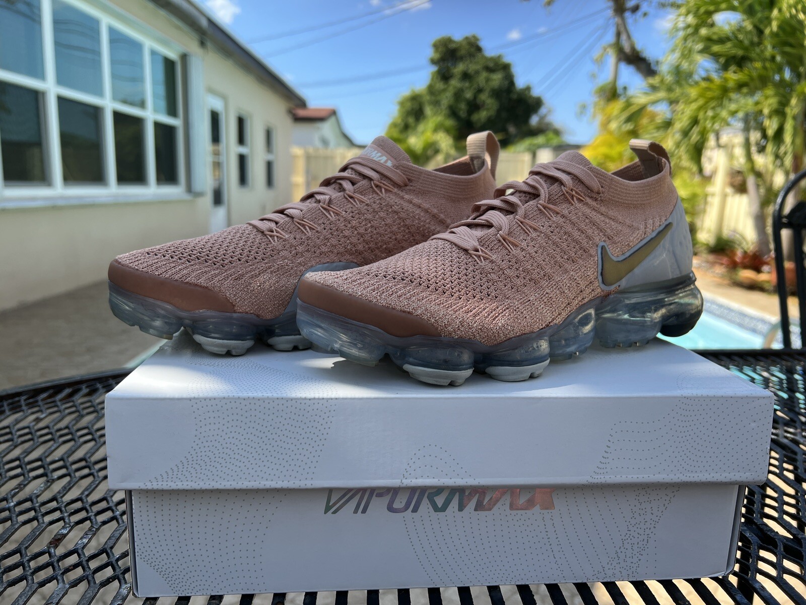 nike flyknit rose gold