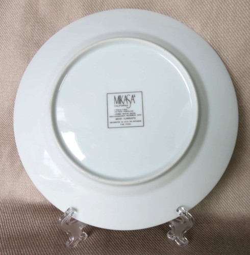 Plate, Salad MIKASA CURRENTS M5101 Whit Blu Red Blk Yelw Grn Teal - Picture 3 of 4