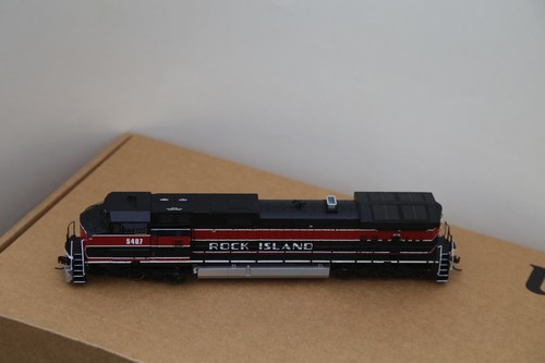 Athearn RTR GE C44-9W Dash 9 , RI Rock Island #5487 DECO