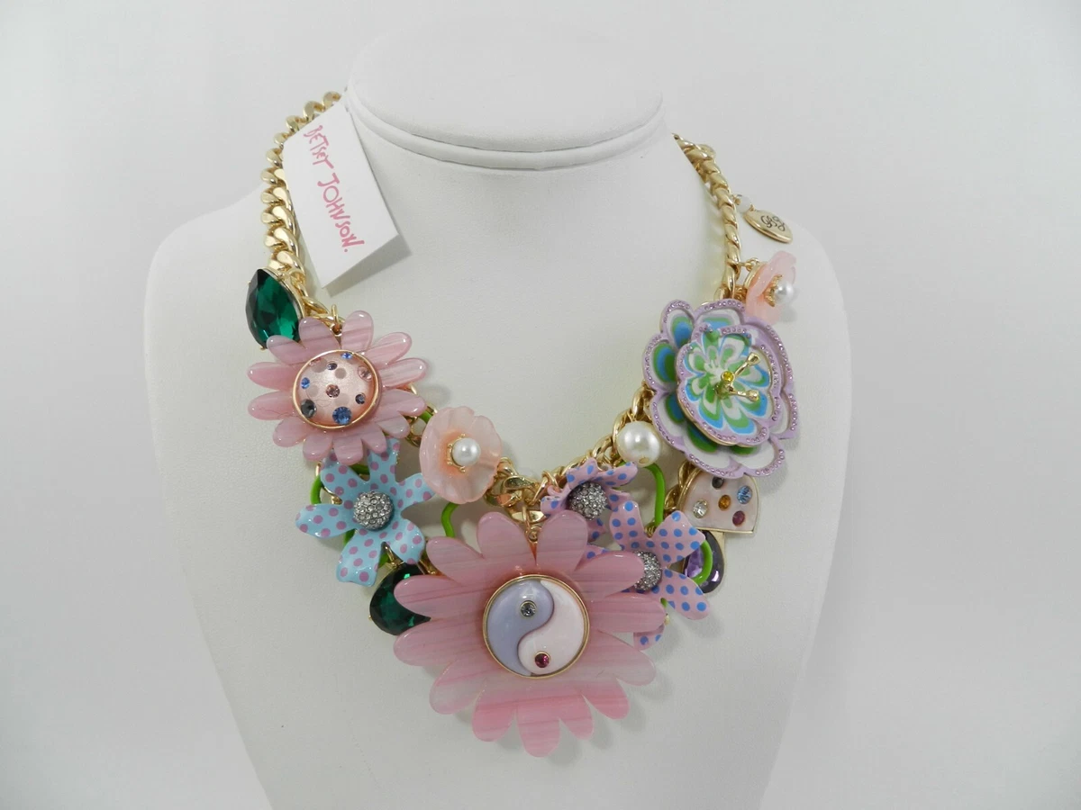 Betsey johnson hotsell flower necklace