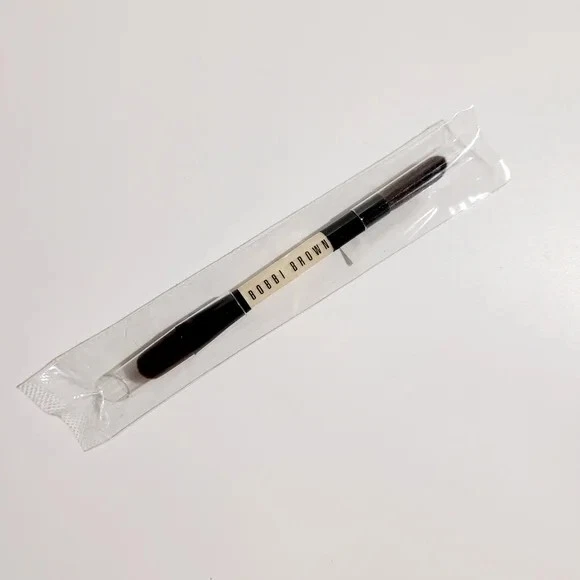 Mini Cepillo Corrector Bobbi Brown - Doble Cara, Ocultar y Set Nuevo y Sellado Foto 2 de 2