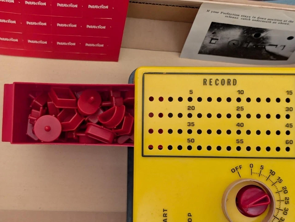 Perfection Game 1973 Toltoys – Match the Pieces – Made in New Zealand - Image 3 of 4