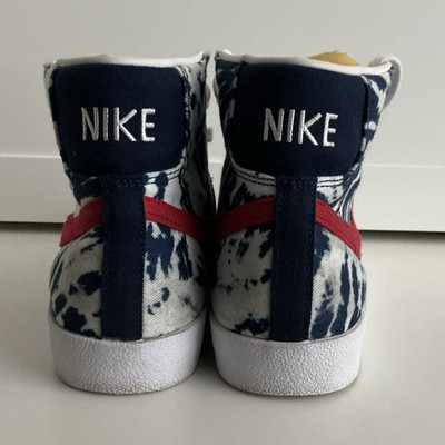 Nike Blazer Mid Top Tie Dye Lace-Up Canvas Sneakers White Blue Red Women s